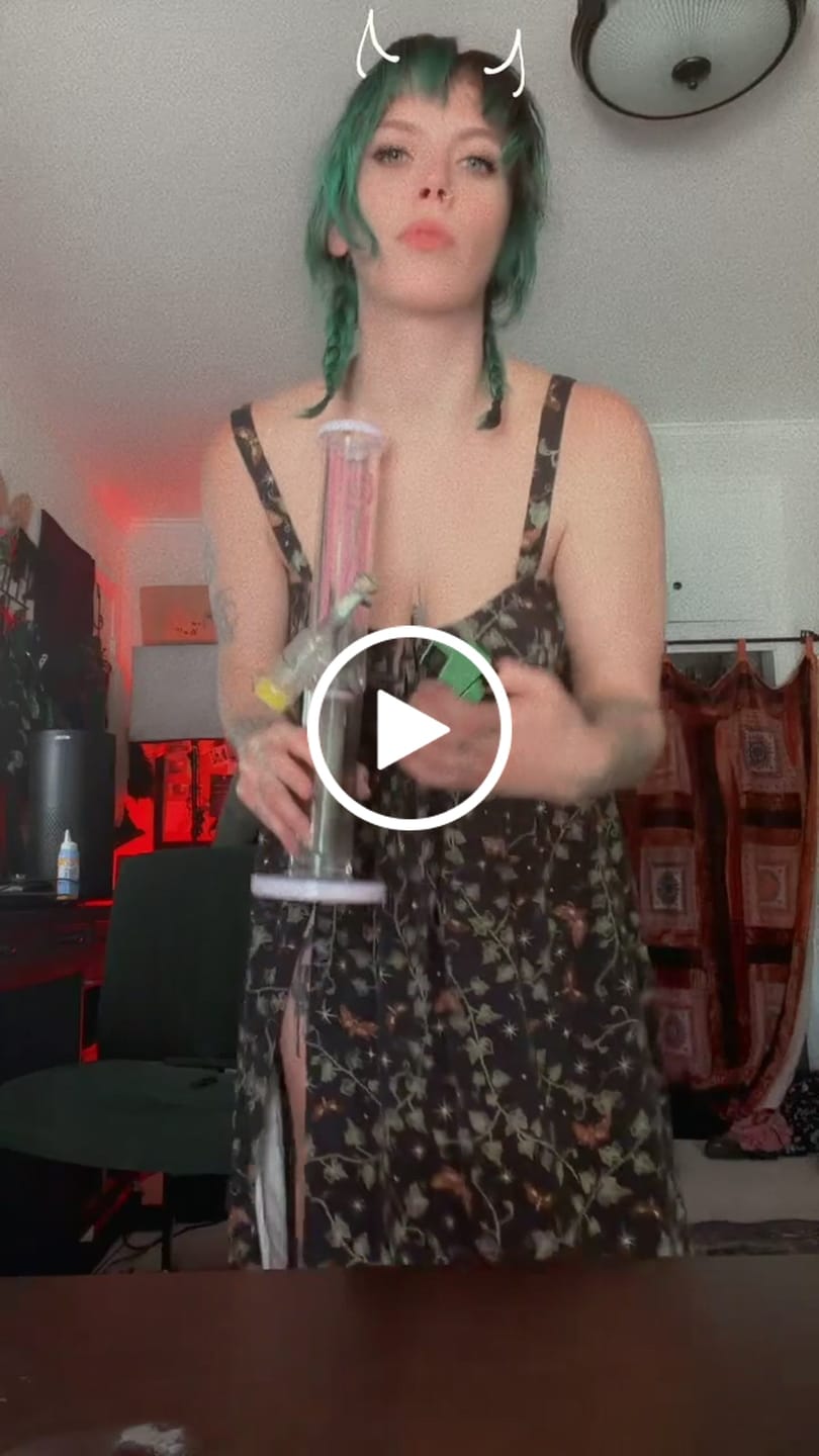 Customer video review of CLASSIC SILICONE RECLAIM CATCHER