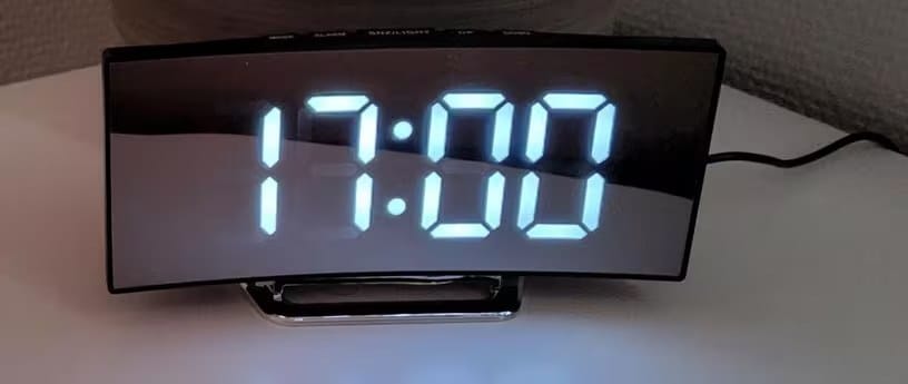 Customer photo review of MirrorClock | Digitaler LED Spiegel Wecker