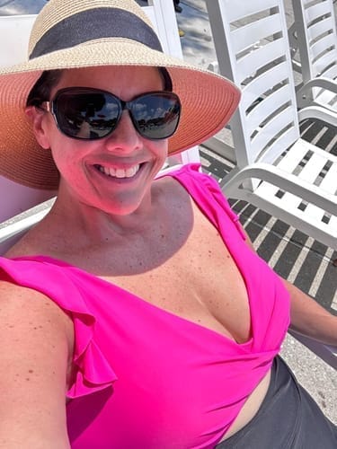 Customer photo review of Emoswim - Damen Badeanzug Rüschen Cut-Out Badekleid Bauchweg V-Ausschnitt Wickel-Bademode