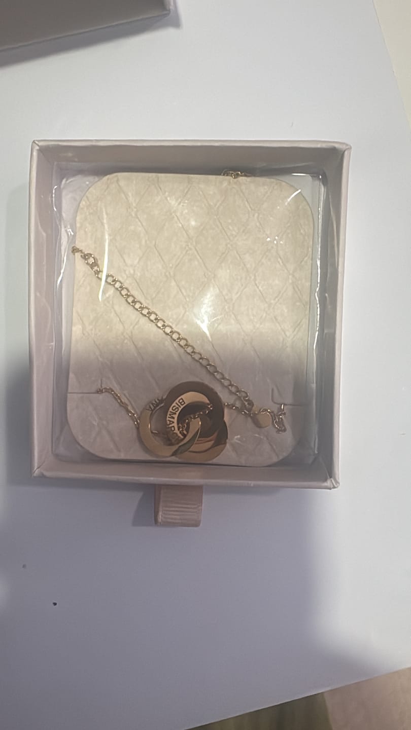 Customer photo review of Collar Amity - Personalizado