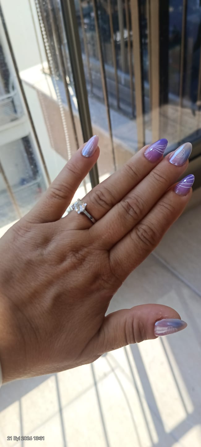 Customer photo review of Aurora Halo Jel Takma Tırnak Orta Boy Oval 30 Adet