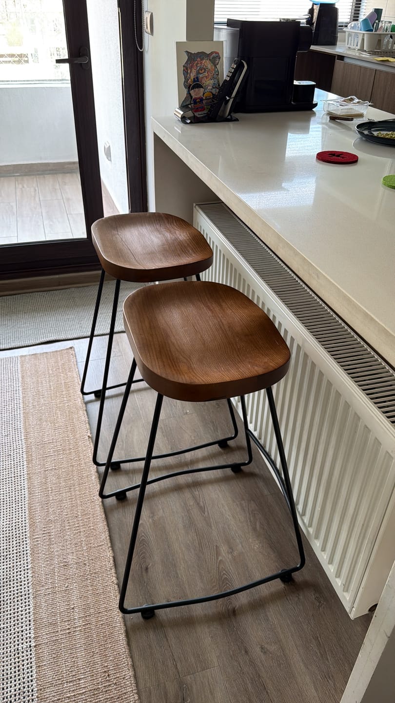 Customer photo review of Taburete Medio 66 Madera City Chocolate