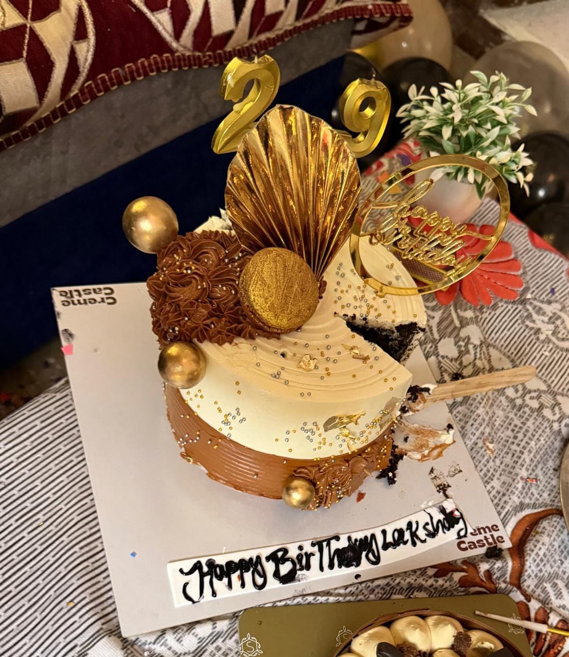 Customer photo review of Golden cake for boyfriend birthday