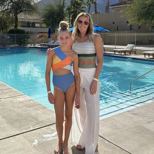 Customer photo review of Emoswim - Olivgrünes Colorblock Cut-Back Bikini-Set