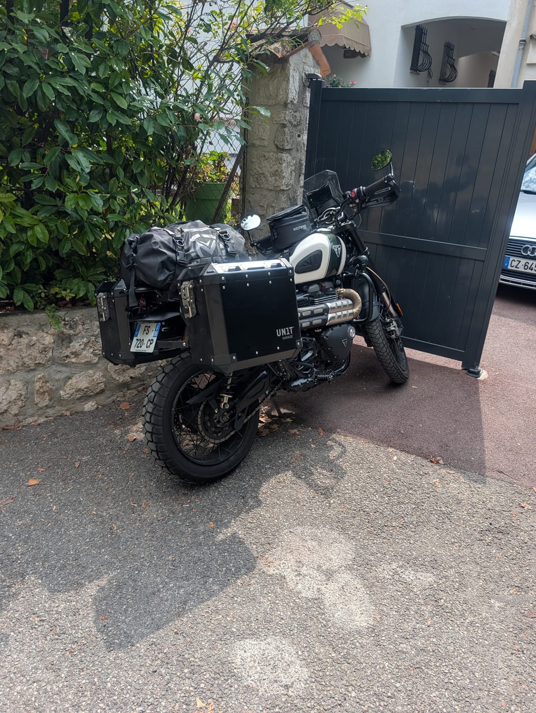 Customer photo review of Hussar Tank Bag