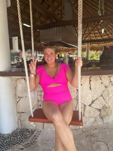 Customer photo review of Emoswim - Damen Badeanzug Rüschen Cut-Out Bademode Schlankmachend Bauchweg V-Ausschnitt Wickel-Bademode