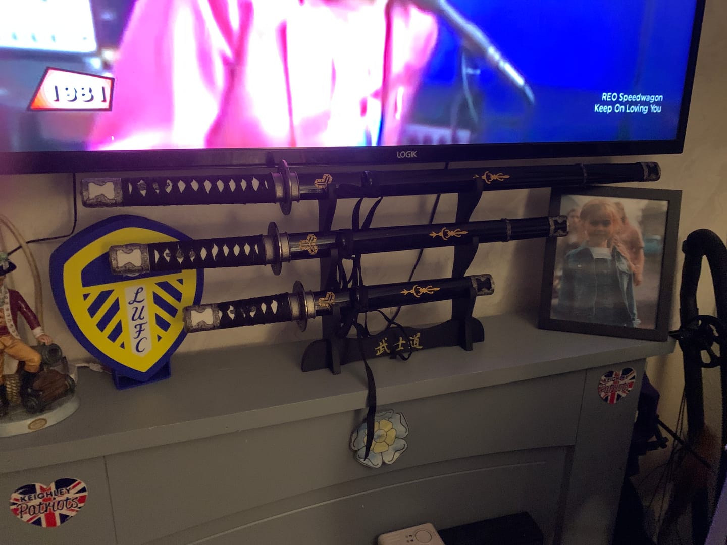 Customer photo review of Kill Bill - Hattori Hanzo Triple Set Display Katana (Straight Blade)