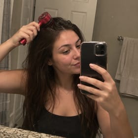 Customer photo review of Redlly® Saç Derisi Masajlı Bakım Tarağı —Lazer Işığı + Serum Yağı Uyumlu