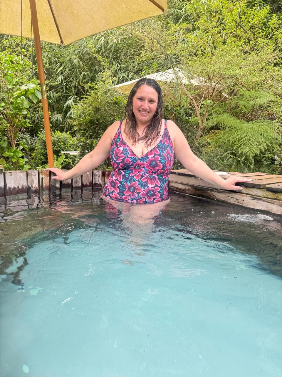 Customer photo review of MONOKINI MODELADOR CRISS CROSS HIBISCO