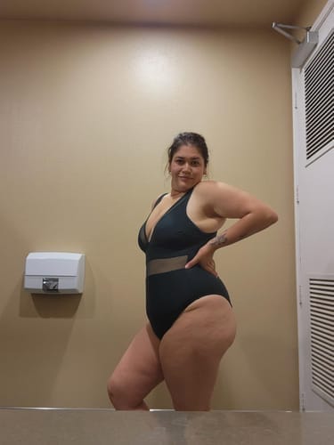 Customer photo review of Emoswim - Damen Große Größen Badeanzug V-Ausschnitt Transparentes Mesh Bauchweg Bademode