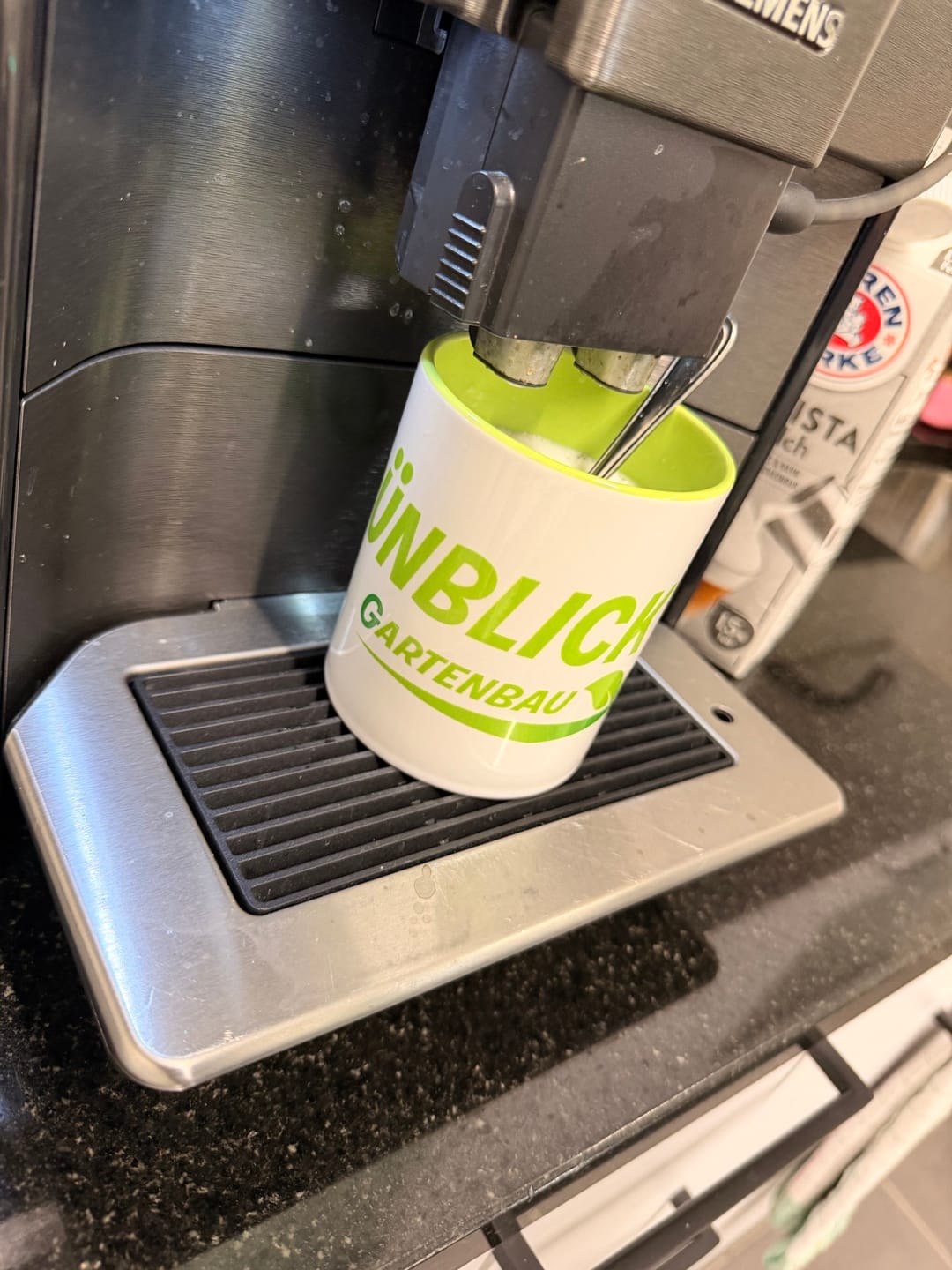 Customer photo review of TassenExpress - Becher Keramik Tasse mit Logo bedruckt 325ml Firmenlogo