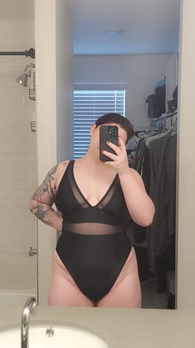 Customer photo review of Emoswim - Damen Große Größen Badeanzug V-Ausschnitt Transparentes Mesh Bauchweg Bademode