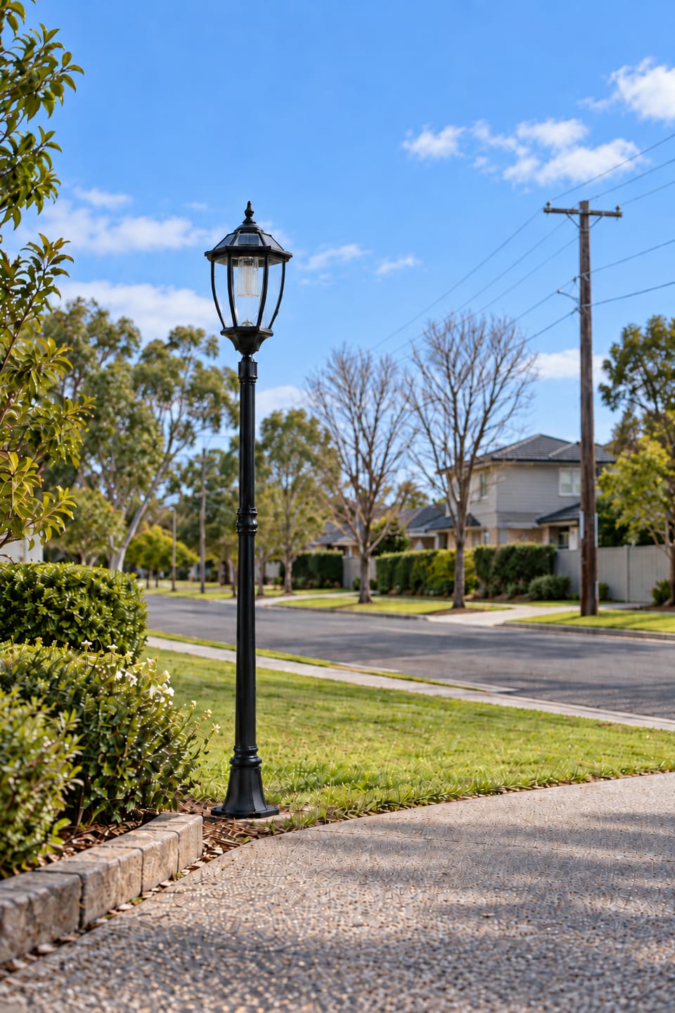 Customer photo review of Victorian Solar Post Light – Black Aluminium Solar Lamp Post