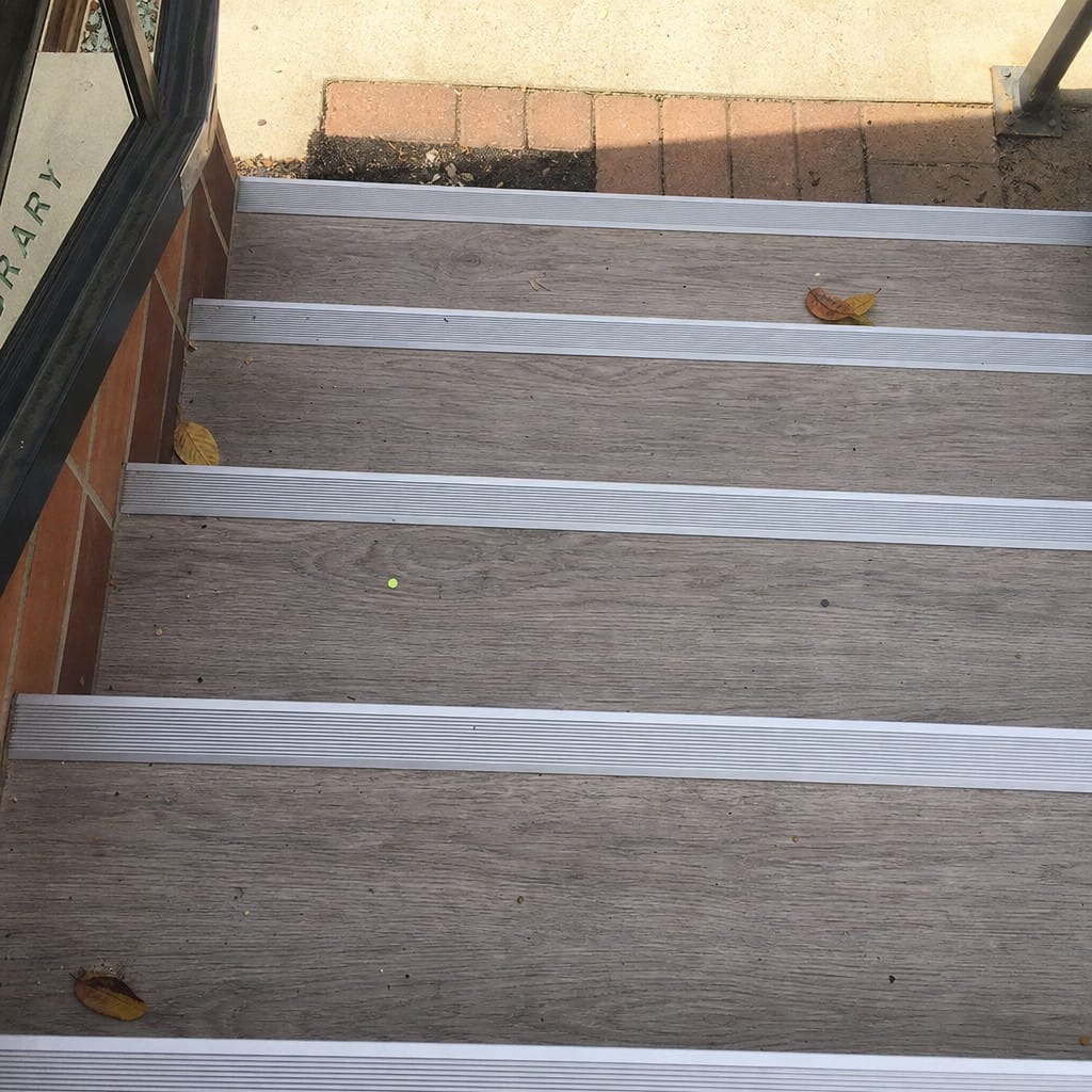 Customer photo review of Aluminium Stair Nosing 28 x 14.5mm Push-In Edge Trim for 5mm LVT