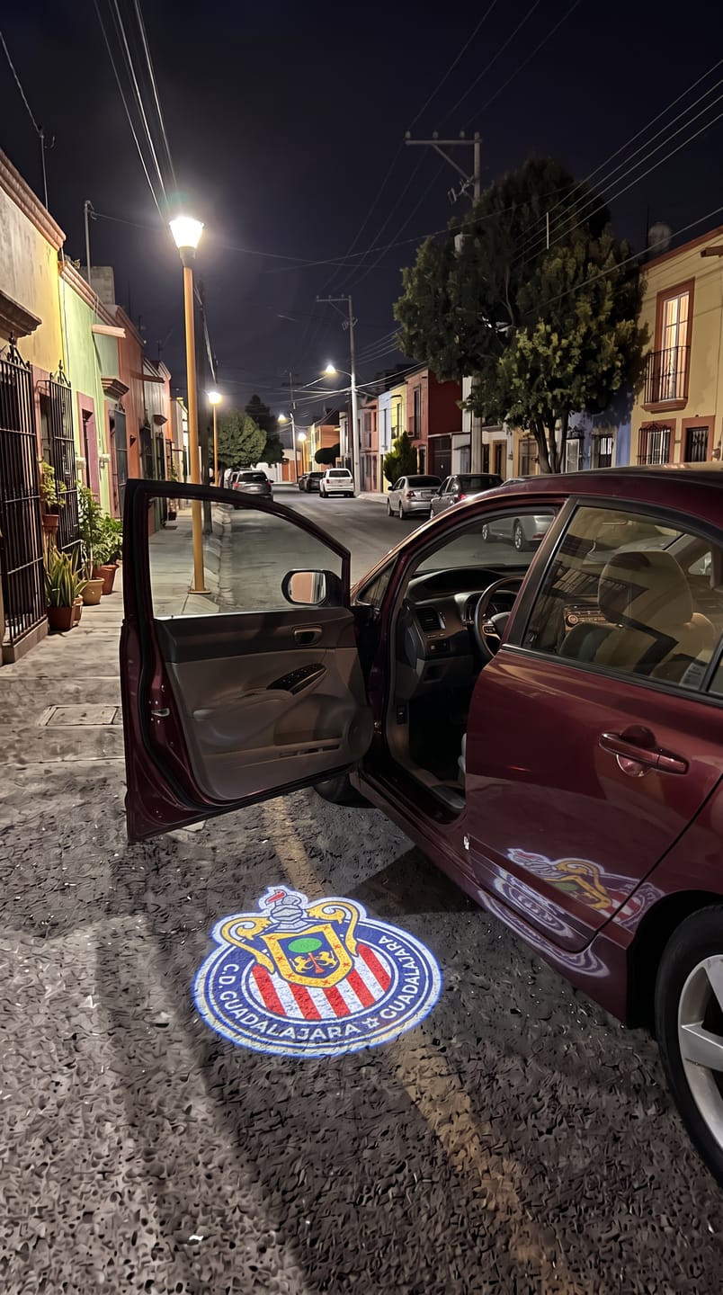 Customer photo review of Proyector para carro de equipo de futbol
