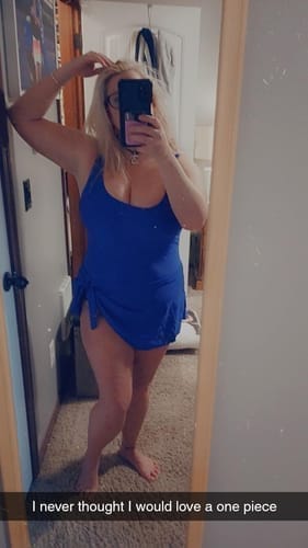 Customer photo review of Emoswim - Badekleid Badeanzüge für Damen Bauchweg Badekleider Rock Bademode