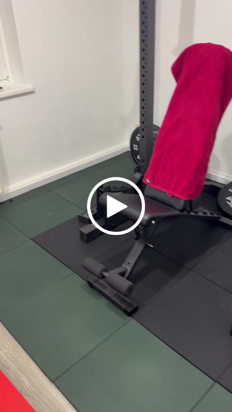 Customer video review of Bodenschutzmatte Pro | Granulat-feine Körnung | Fitnessboden