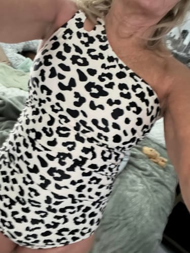 Customer photo review of Emoswim - One-Shoulder Badeanzug für Damen Bauchweg Bademode