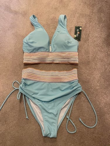 Customer photo review of Emoswim - High Waist Bauchweg Colorblock Bikini-Sets