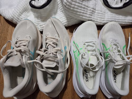 Fotografía de cliente con zapatillas
