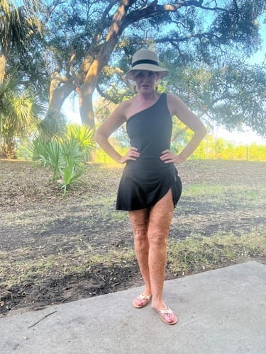 Customer photo review of Emoswim - Damen Badekleid One-Shoulder Badeanzug mit Rock