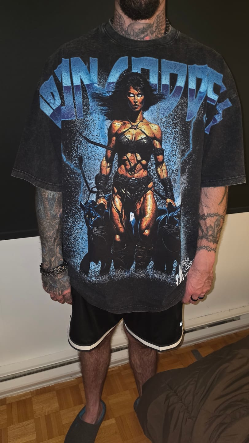 Customer photo review of "IRON GODDESS" GIANT print Oversized Tee