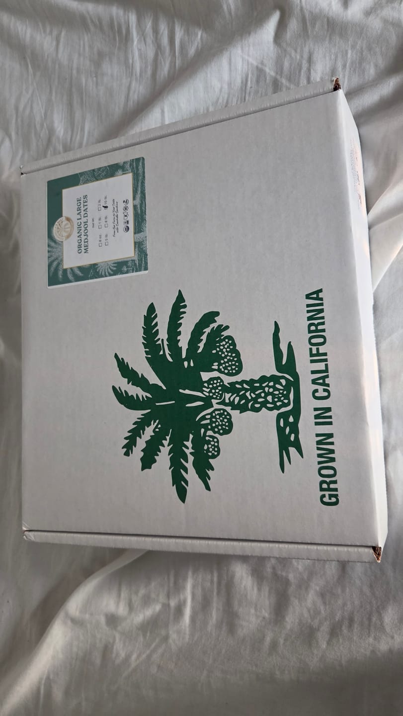 Customer photo review of Organic Large Medjool Dates Box