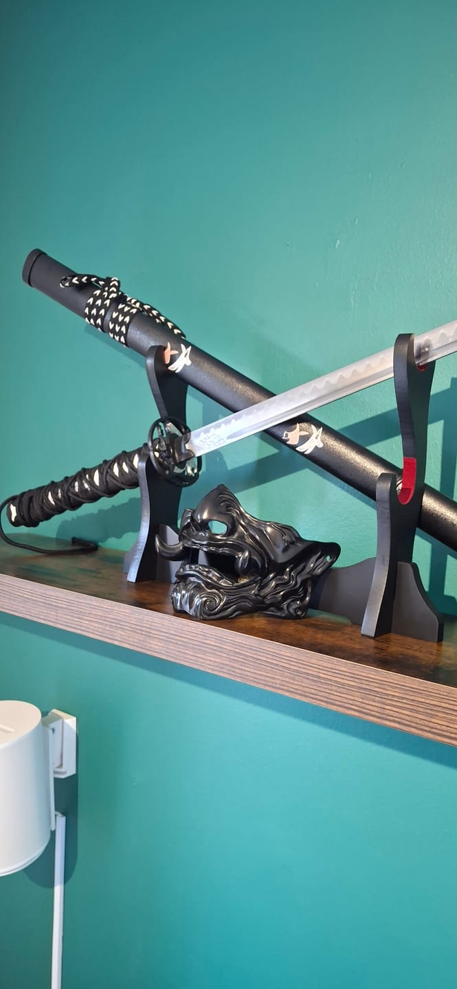 Customer photo review of Double Lion Stand (Velvet Lined)