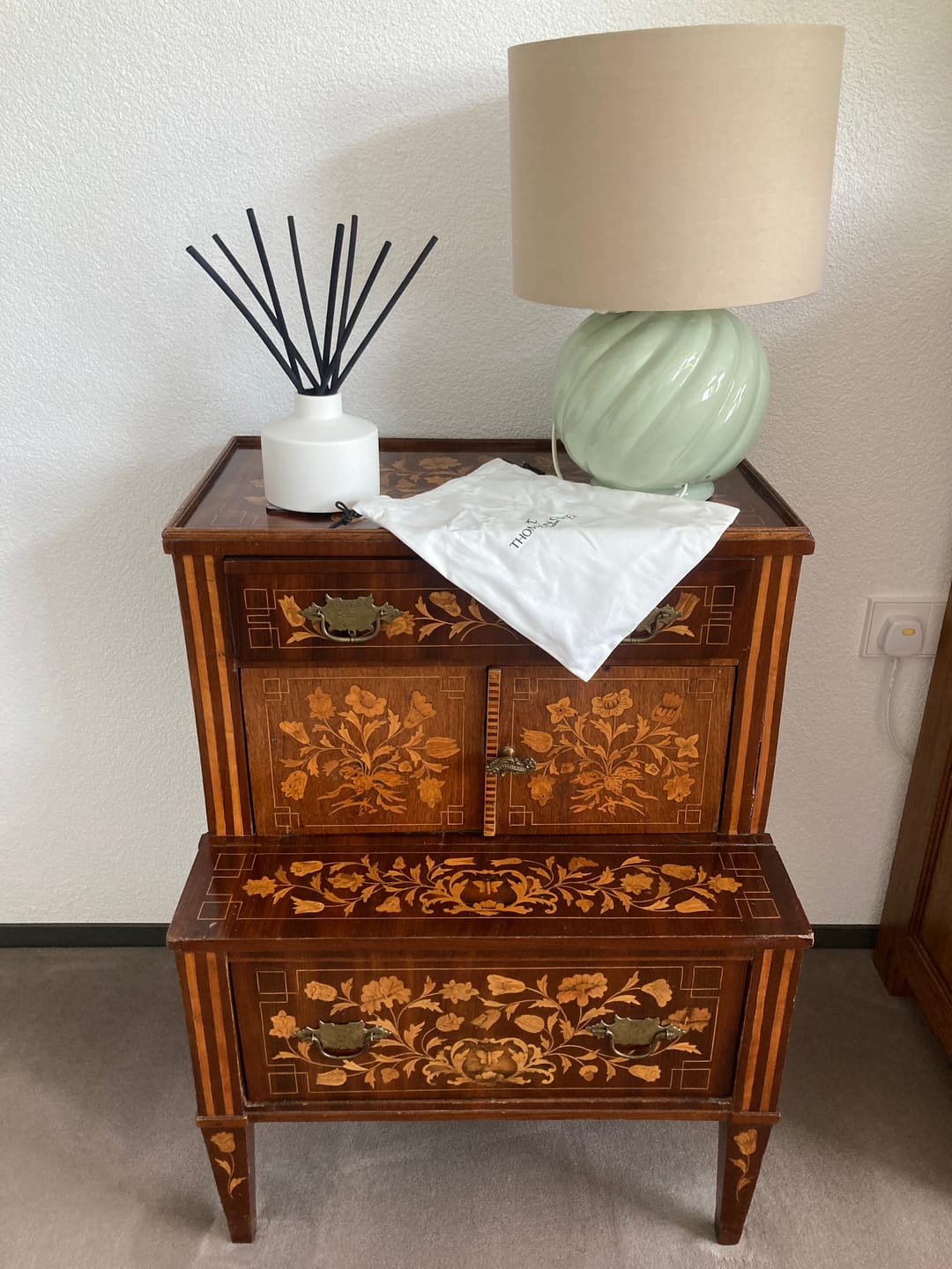 Customer photo review of Suede & Stone - Ceramic Reed Diffuser