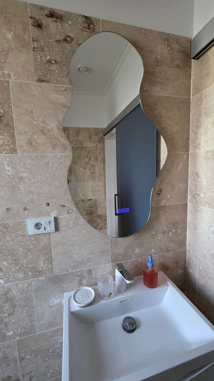 Customer photo review of Oglinda LED Asimetrica v3 - Gama Reyze Ambient