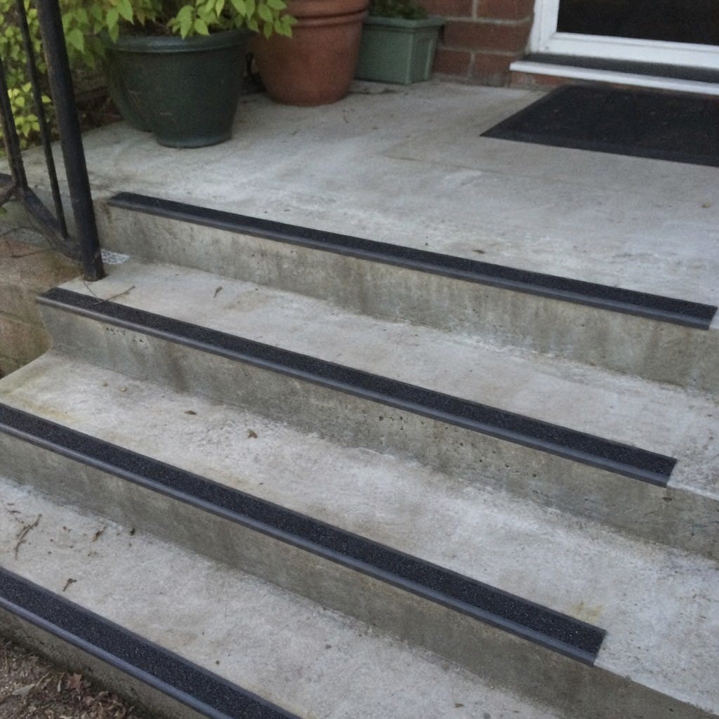 Customer photo review of 15mm Carborundum Stair Insert Cut to Any Size