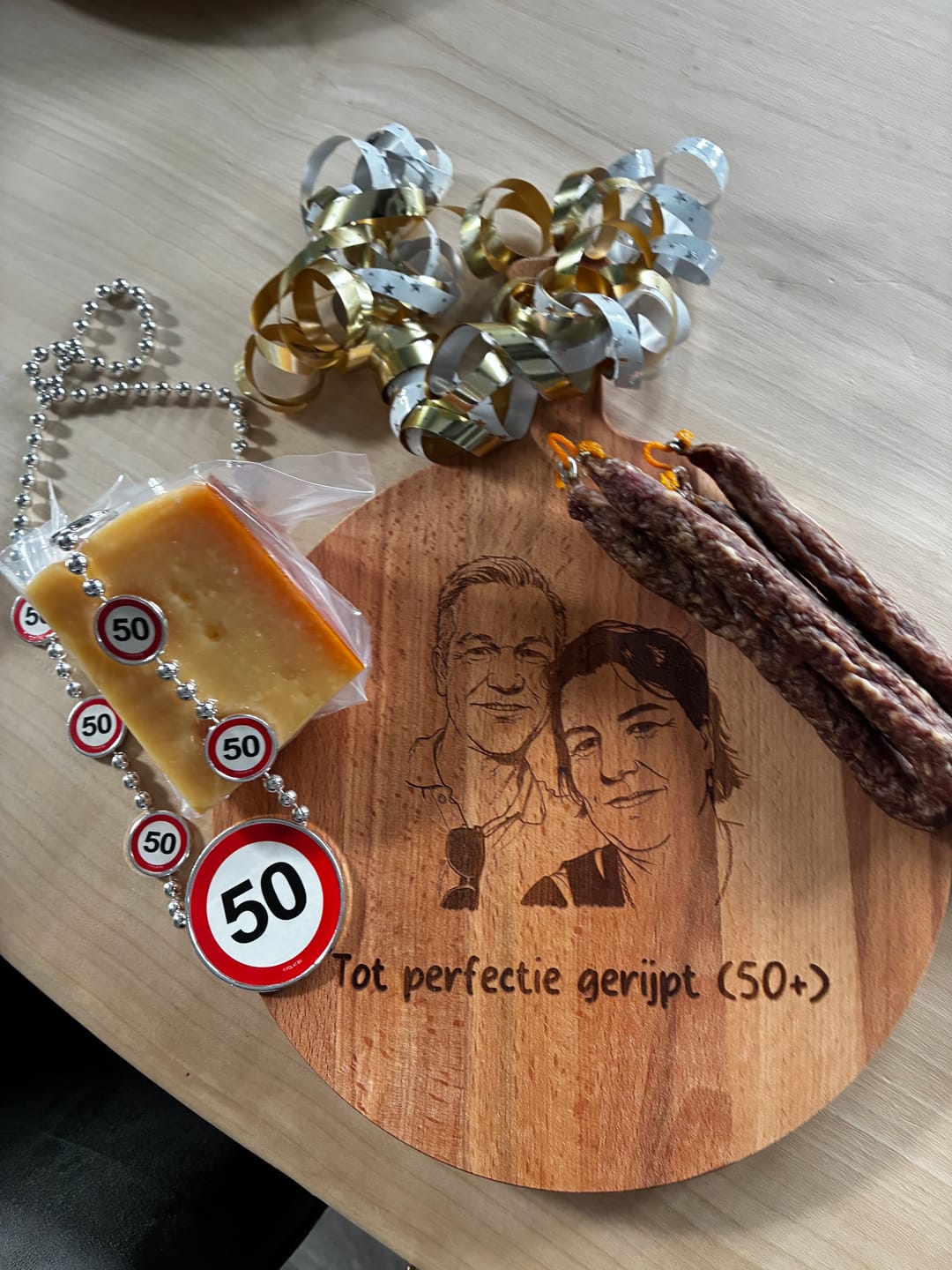 Customer photo review of "Alles smaakt beter in goed gezelschap"- Snijplank of borrelplank met eigen foto