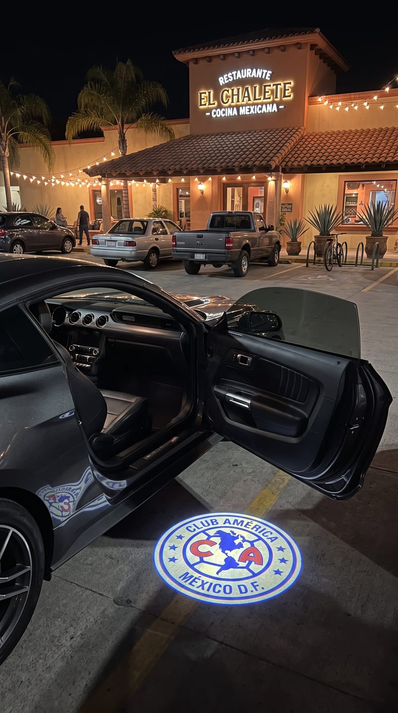 Customer photo review of Proyector para carro de equipo de futbol