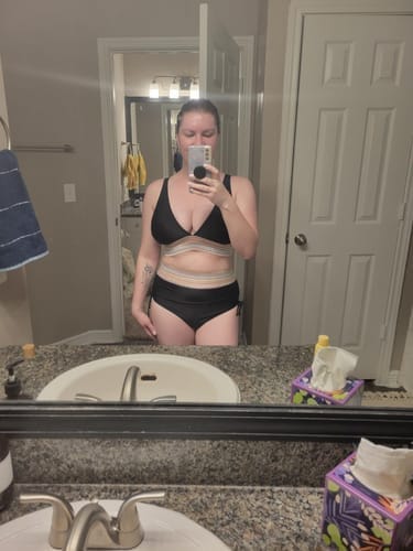 Customer photo review of Emoswim - High Waist Bauchweg Colorblock Bikini-Sets