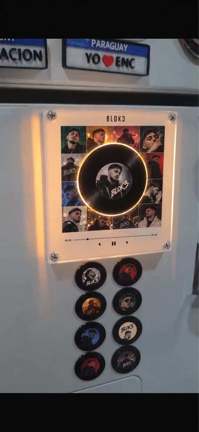Customer photo review of Blok3 Seti — Buzdolabı Plak Çalar + 8 Plak - Plakmood™