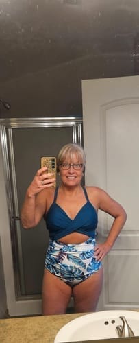 Customer photo review of Emoswim - Damen Badeanzüge Push-Up Bauchweg Bademode V-Ausschnitt Cut-Out Bedeckende Bademode