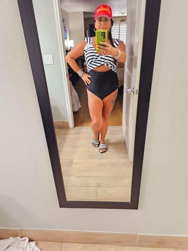 Customer photo review of Emoswim - Damen Badeanzug Rüschen Cut-Out Bademode Schlankmachend Bauchweg V-Ausschnitt Wickel-Bademode