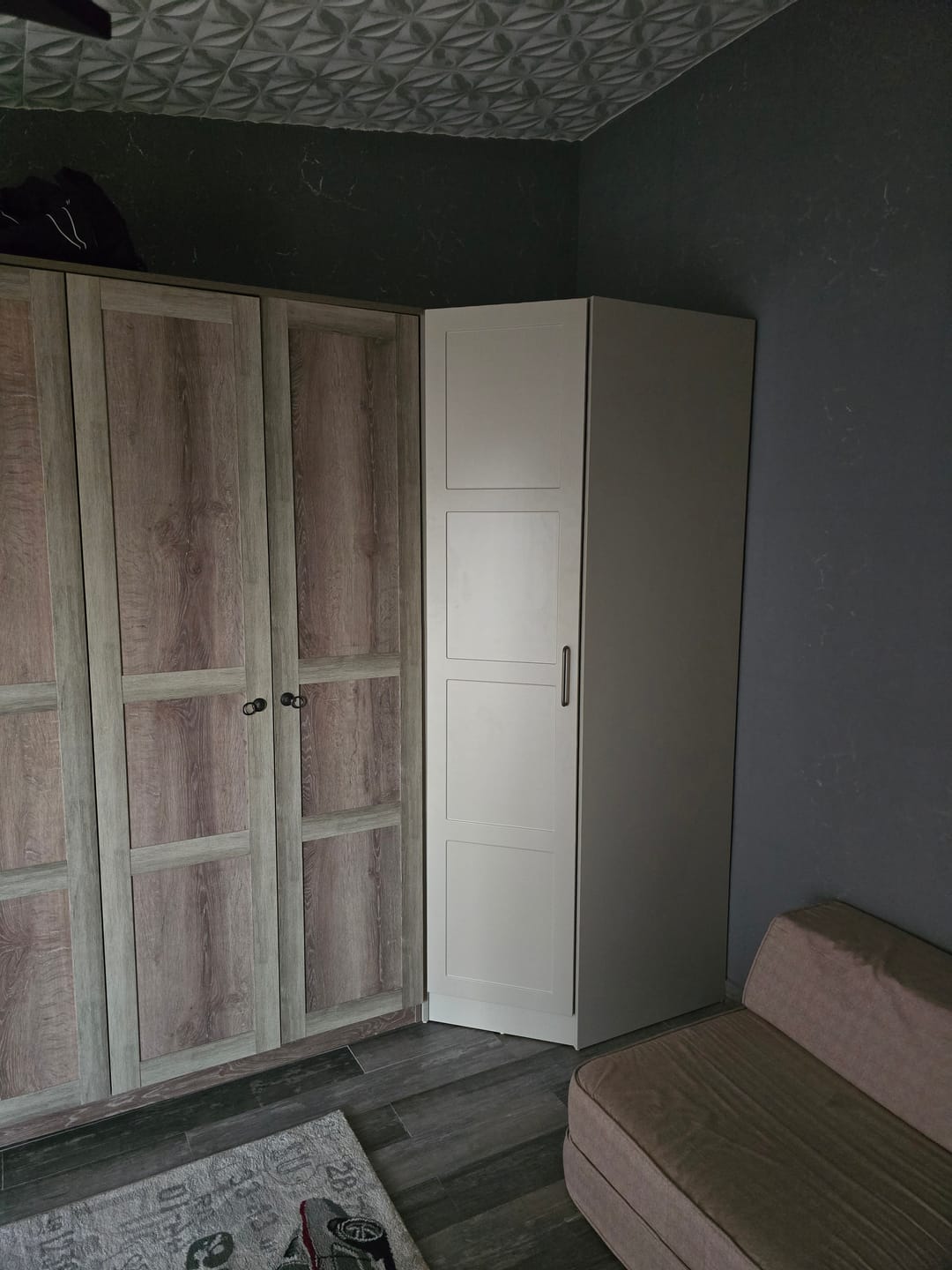 Customer photo review of Rani BA279 Membran Kapaklı Köşe Modül Gardırop Tek Kapaklı 6 Raflı Askılı Elbise Dolabı Kumtaşı