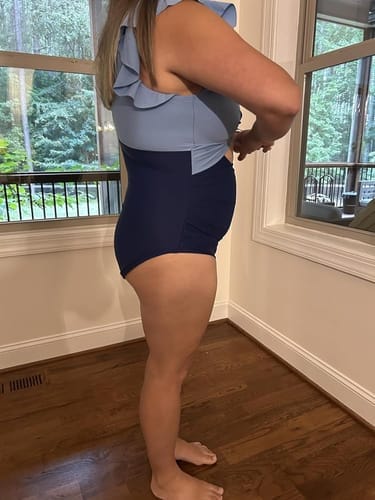 Customer photo review of Emoswim - Badeanzug mit Rüschenärmeln Cut-Out Gerafft