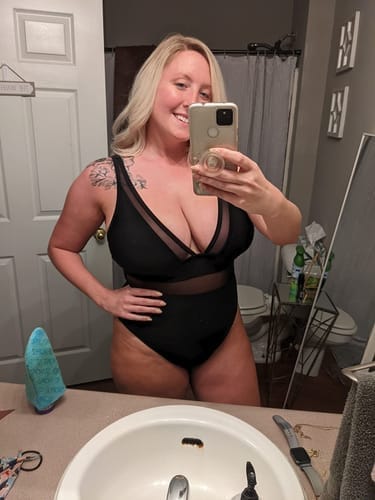 Customer photo review of Emoswim - Damen Große Größen Badeanzug V-Ausschnitt Transparentes Mesh Bauchweg Bademode