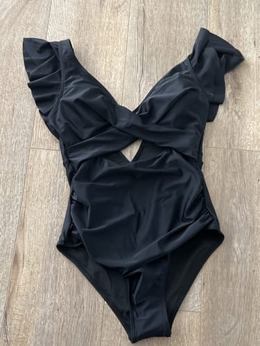Customer photo review of Emoswim - Damen Badeanzug Rüschen Cut-Out Bademode Schlankmachend Bauchweg V-Ausschnitt Wickel-Bademode