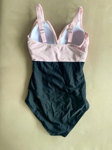 Customer photo review of Emoswim - Bauchweg Badeanzüge für Damen Schlankmachender Einteiler Bademode
