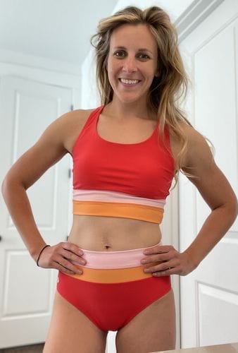 Customer photo review of Emoswim - Rotes Colorblock Cut-Back Bikini-Set