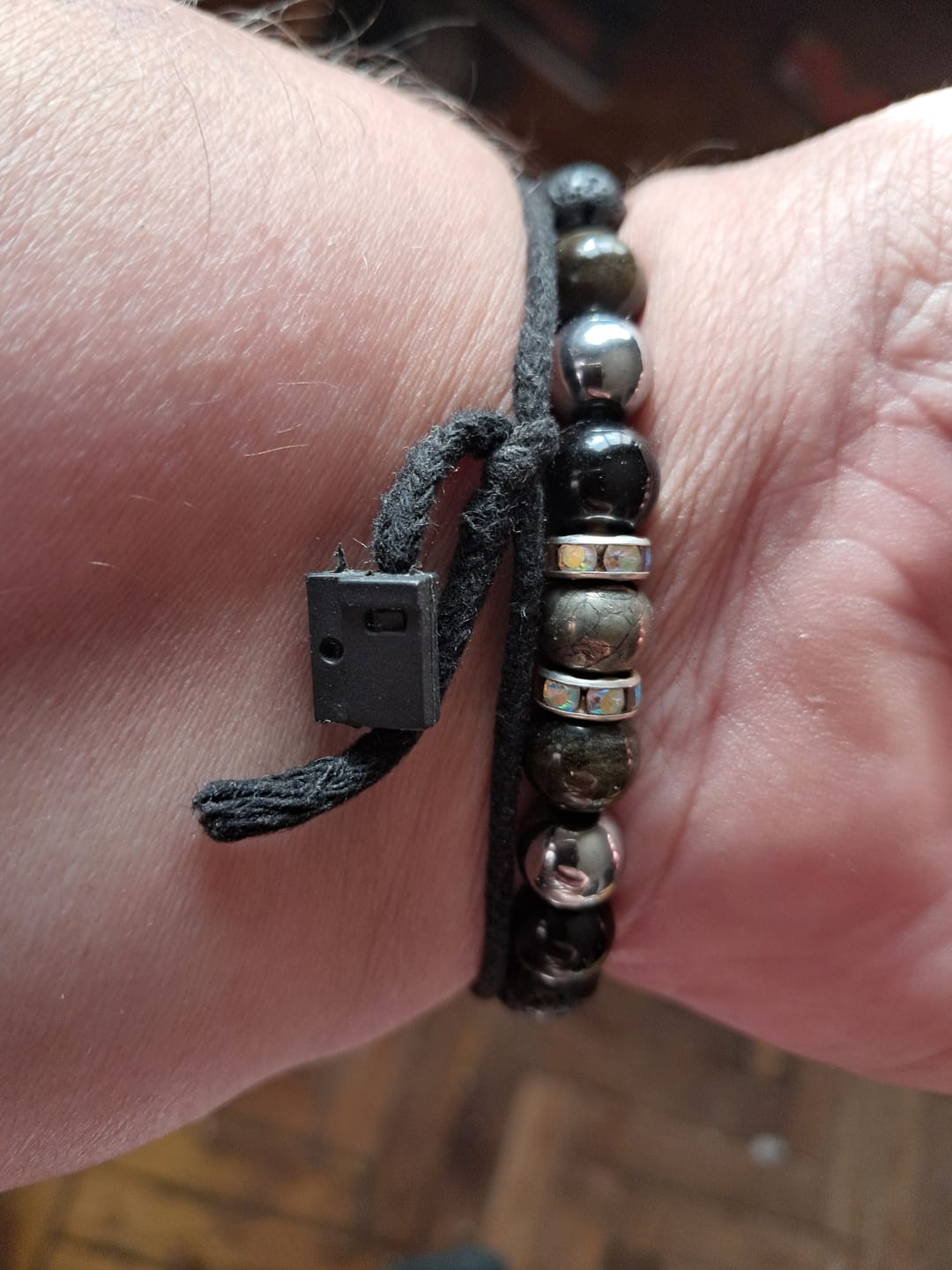 Customer photo review of Boszorkány Védelmező Karkötő