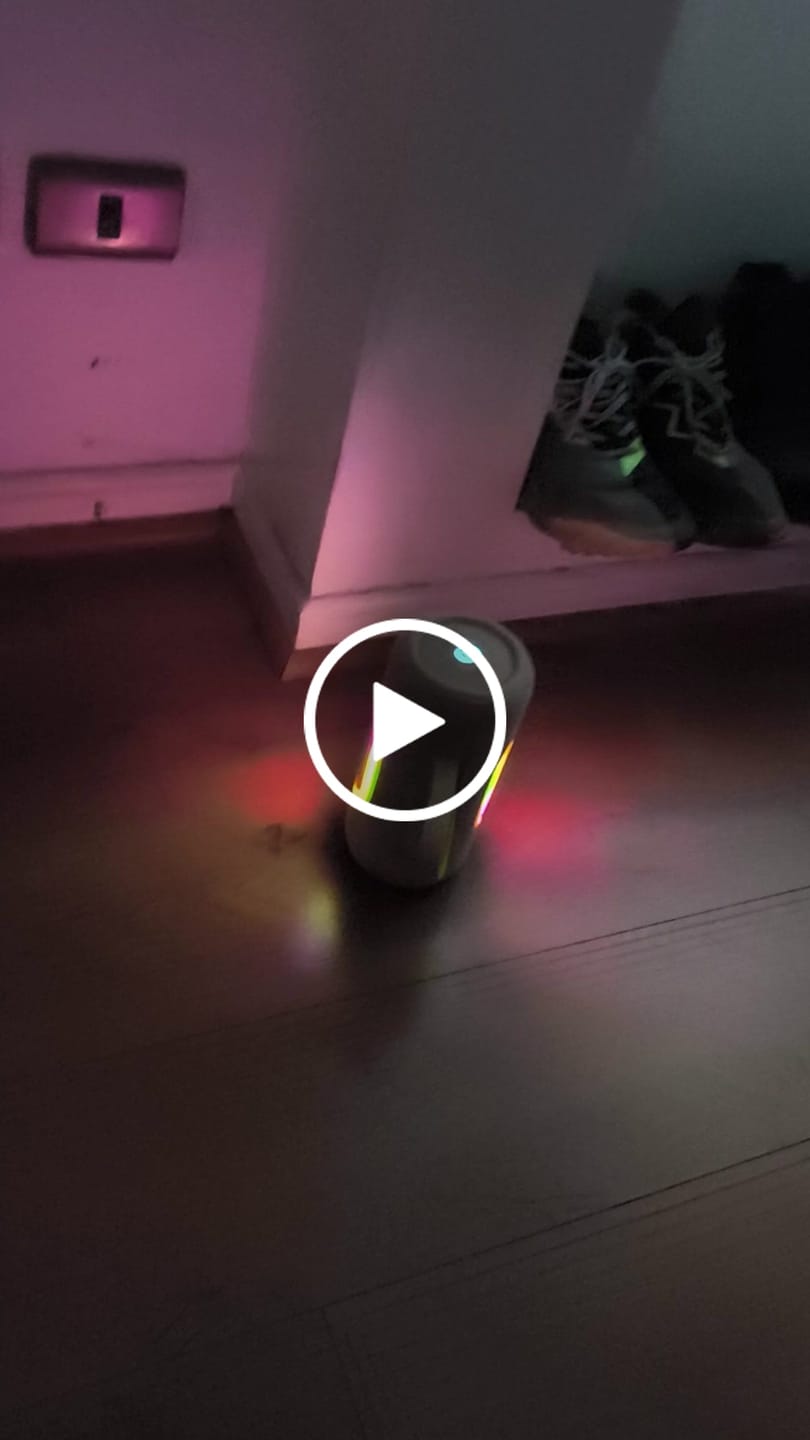 Customer video review of Parlante Bluetooth Portátil Blik Hypebass40 40W IPX5 8 Hrs Crema