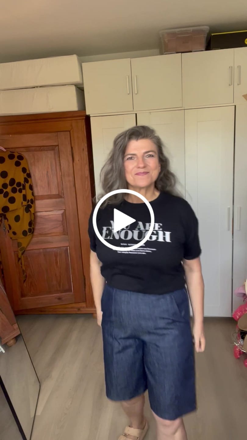 Customer video review of Bettina Bermuda Shorts Jeans Größe M | Einzelstück