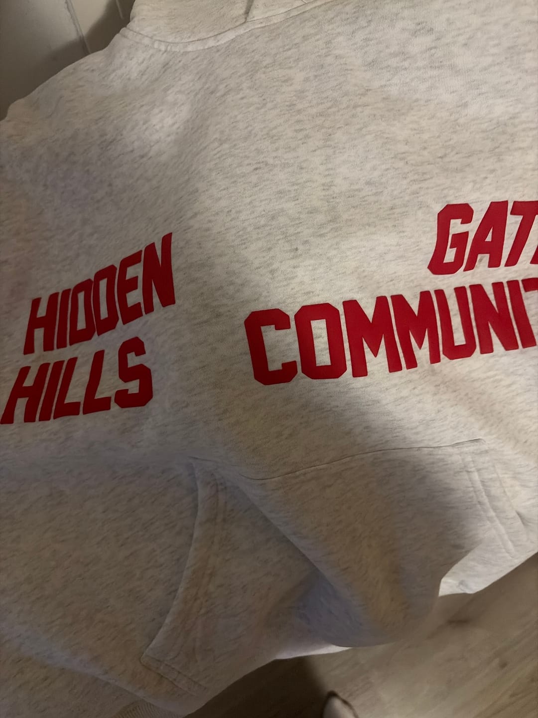 Customer photo review of GATED COMMUNITY HOODIE LIGHT GREY/RED