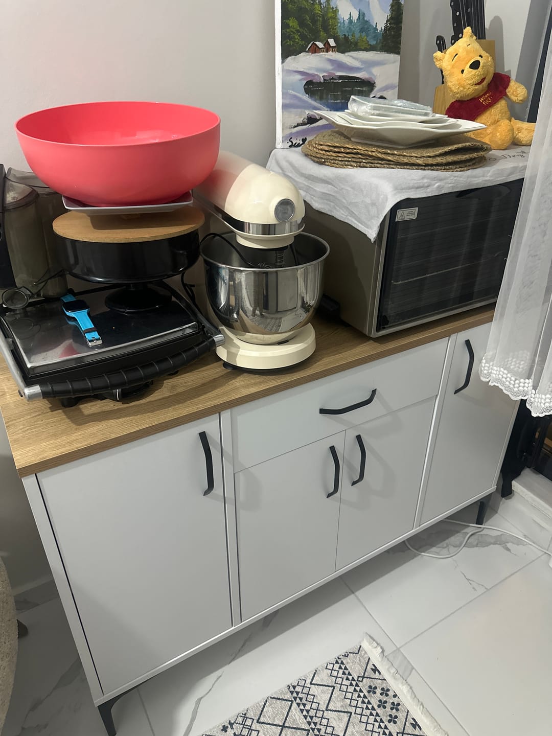 Customer photo review of Rani JE136 Kahve Köşesi Çok Amaçlı Dolap 4 Kapaklı 1 Çekmeceli Kiler Mutfak Dolabı Beyaz - Sepet Ceviz