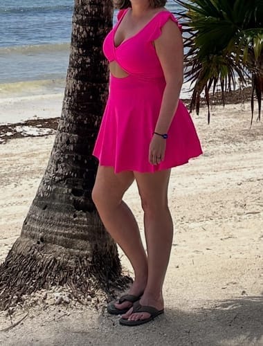 Customer photo review of Emoswim - Damen Badeanzug Rüschen Cut-Out Badekleid Bauchweg V-Ausschnitt Wickel-Bademode
