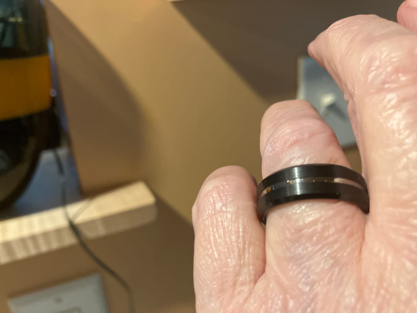Customer photo review of SAGAN | Black Tungsten Silver Groove Ring